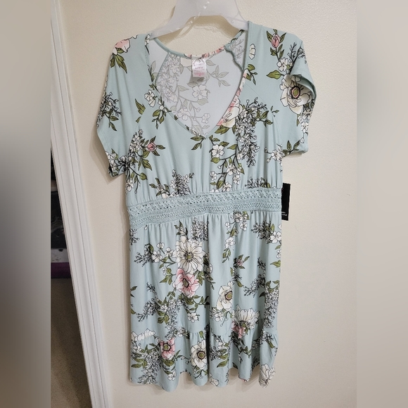 Dress - Picture 3 of 3